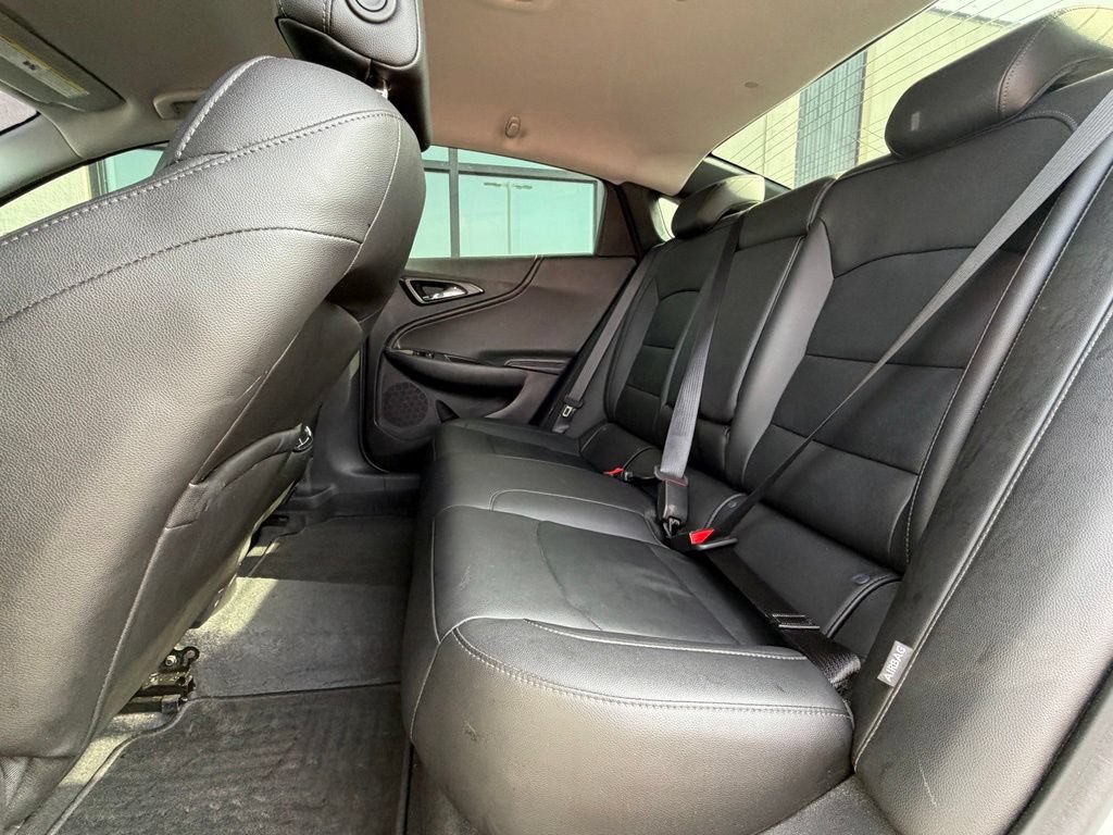 Used 2017 Chevrolet Malibu LT w/ Leather Package FWD image 9
