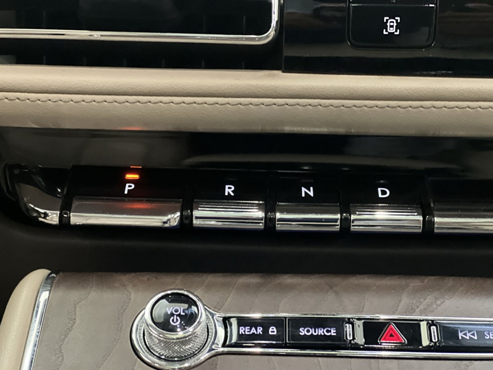 Used 2023 Lincoln Aviator Reserve w/ Equipment Group 201A AWD/4WD image 21