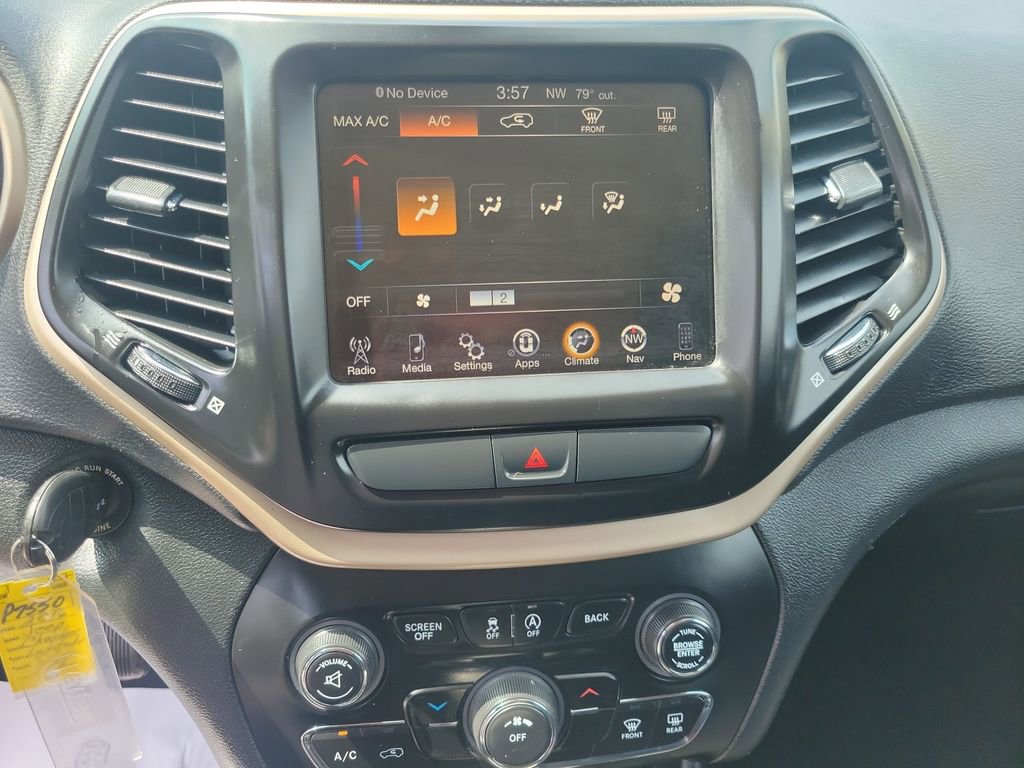 Used 2016 Jeep Cherokee Latitude FWD image 26