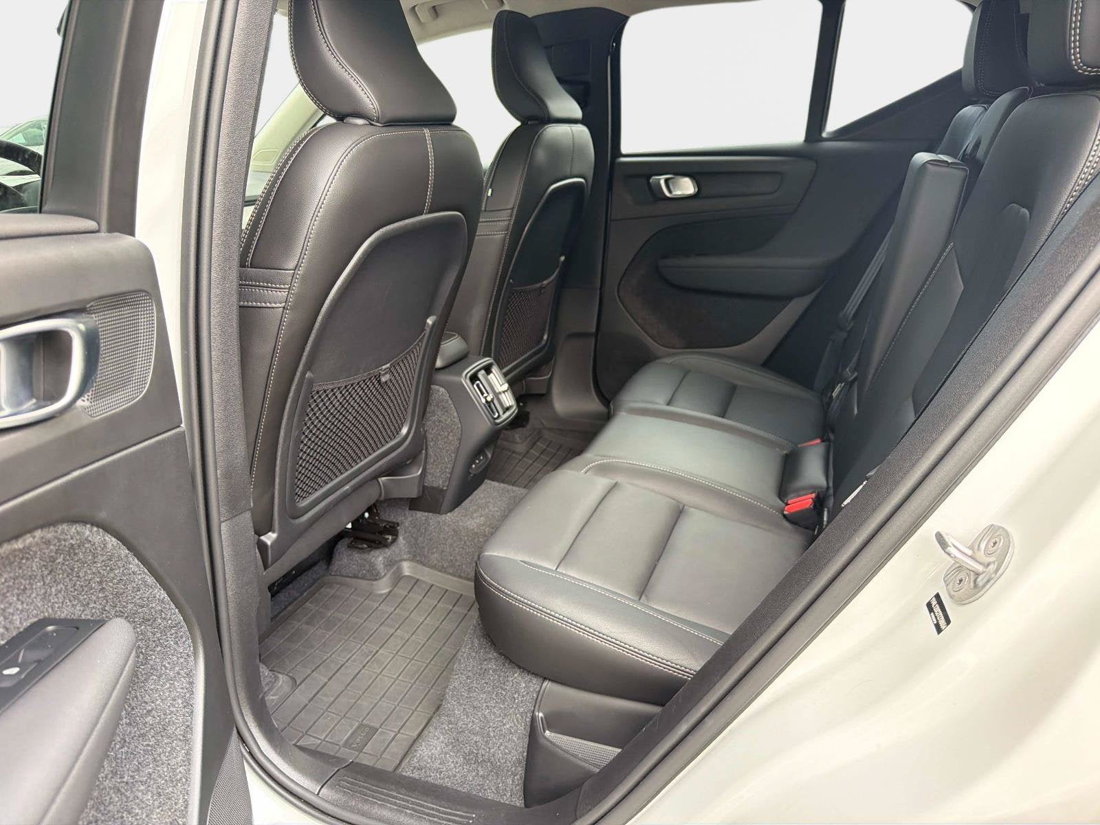 Used 2026 Volvo XC40 B5 Plus AWD/4WD image 14