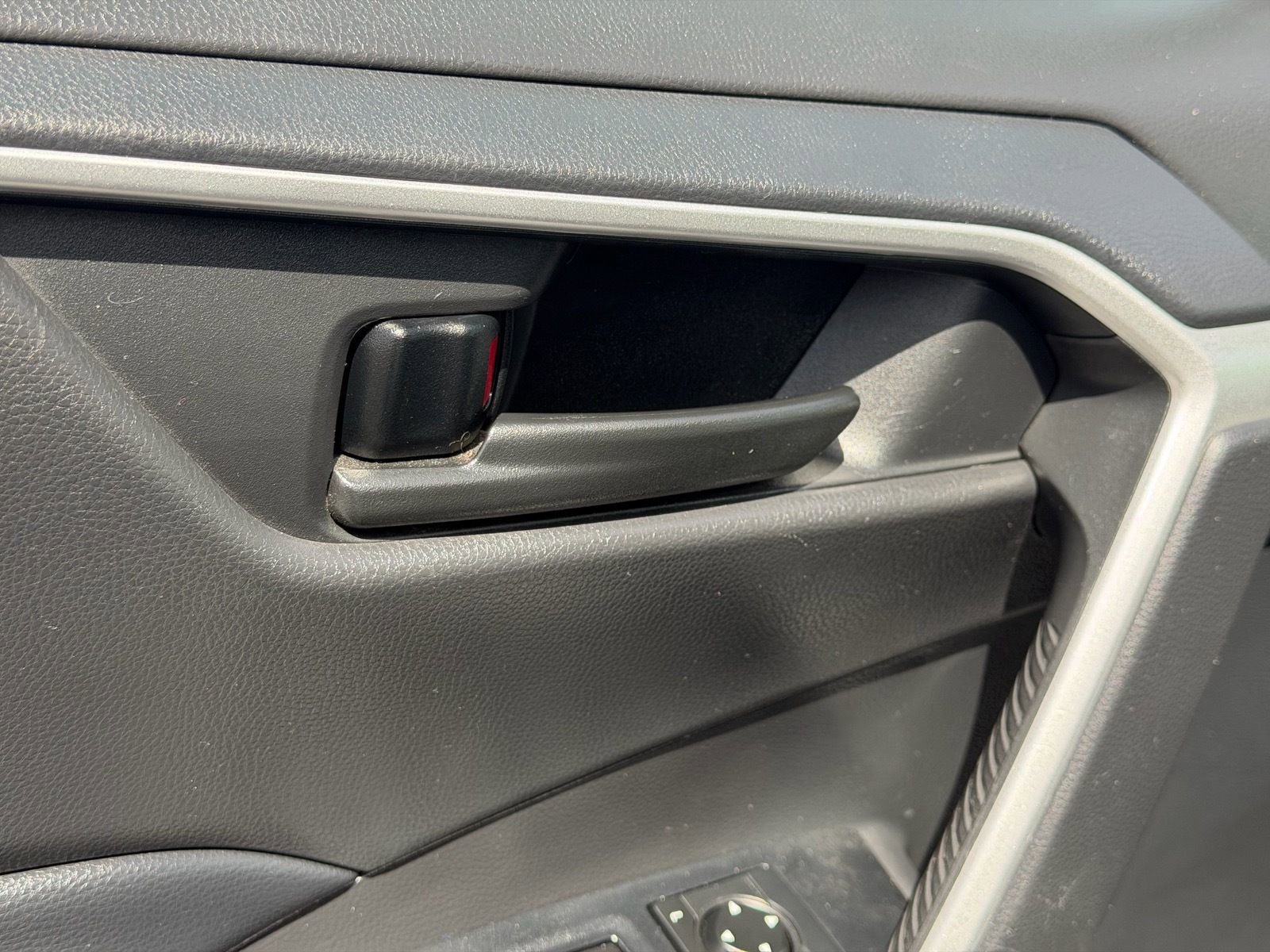 Used 2022 Toyota RAV4 LE w/ Carpet Mat Package (TMS) image 20