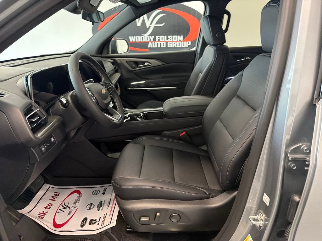 New 2027 Chevrolet Traverse LT w/ LPO, Floor Liner Package FWD image 9