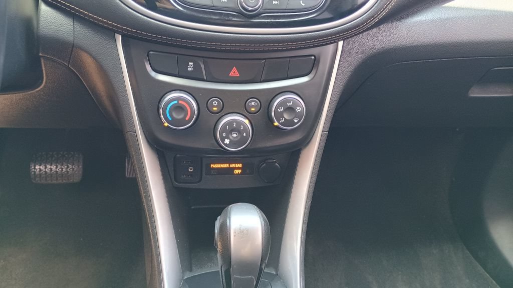 Used 2019 Chevrolet Trax LT w/ LT Convenience Package AWD/4WD image 10