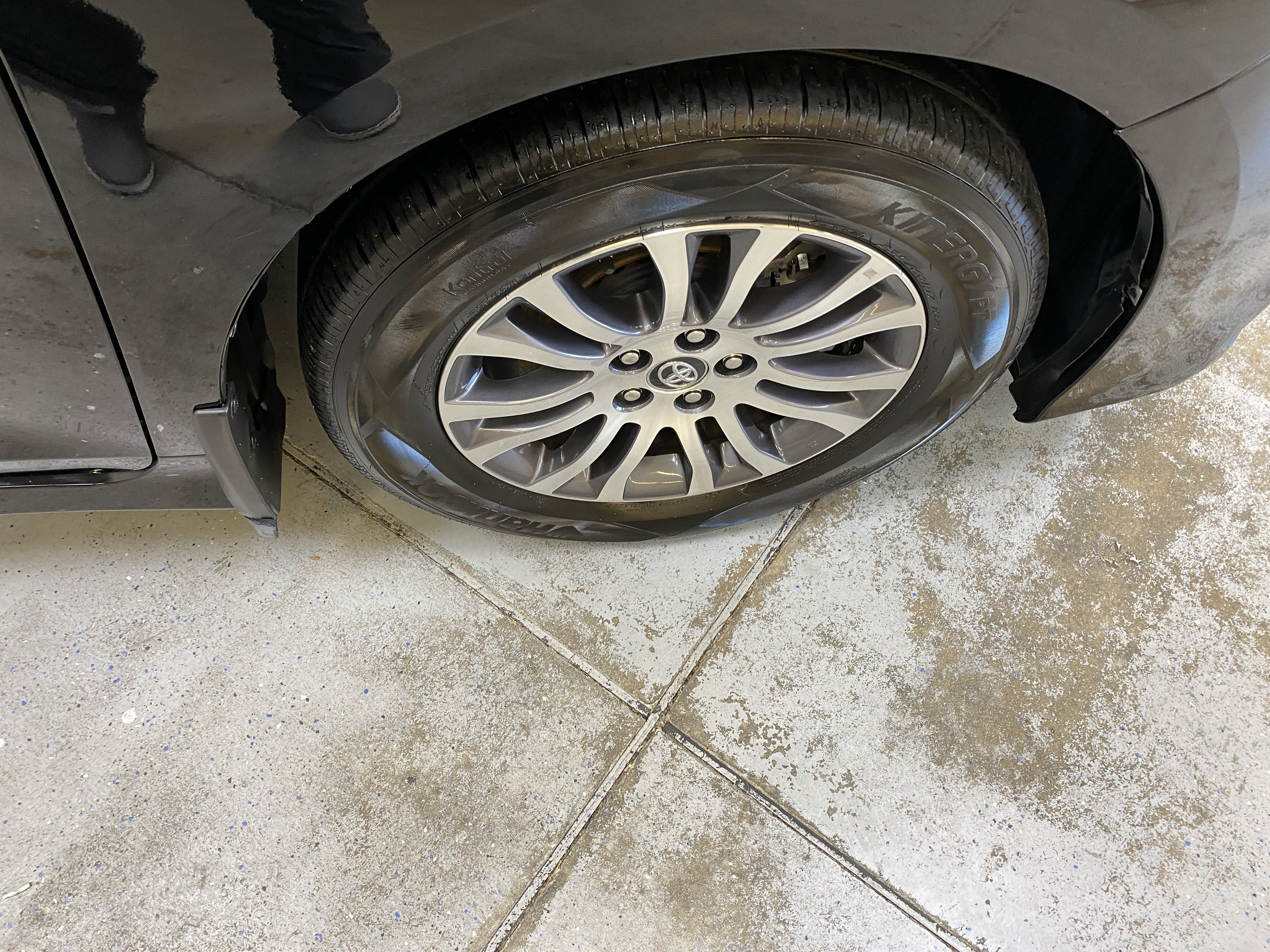 Used 2020 Toyota Sienna XLE w/ XLE Navigation Package image 14