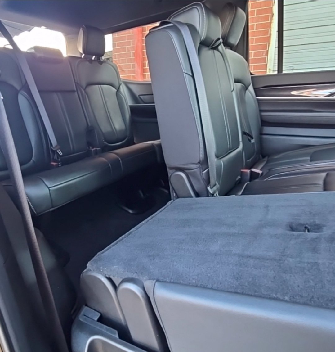 Used 2023 Jeep Wagoneer 4WD image 30