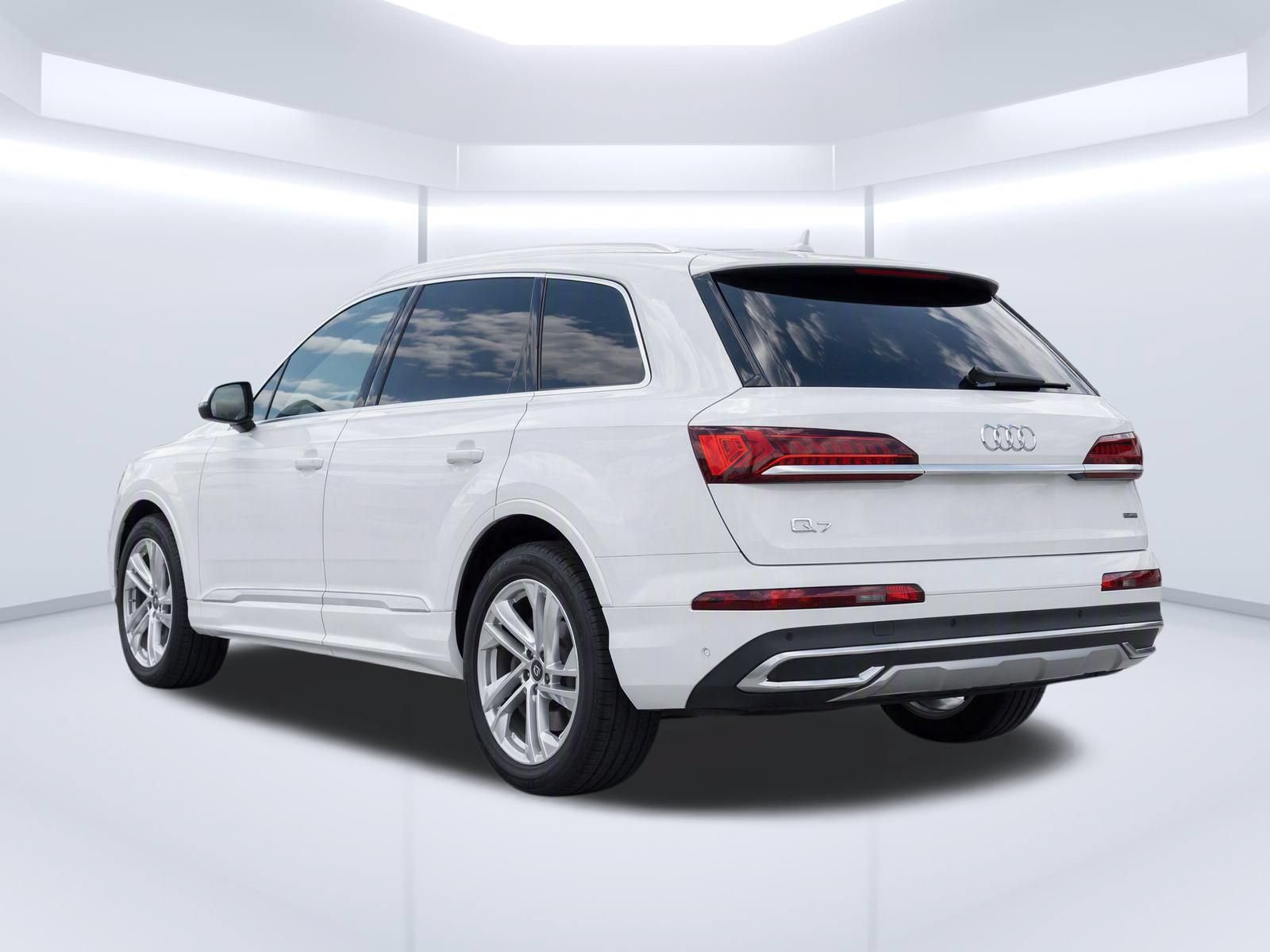 Used 2023 Audi Q7 2.0T Premium Plus w/ Premium Plus Package AWD/4WD image 3