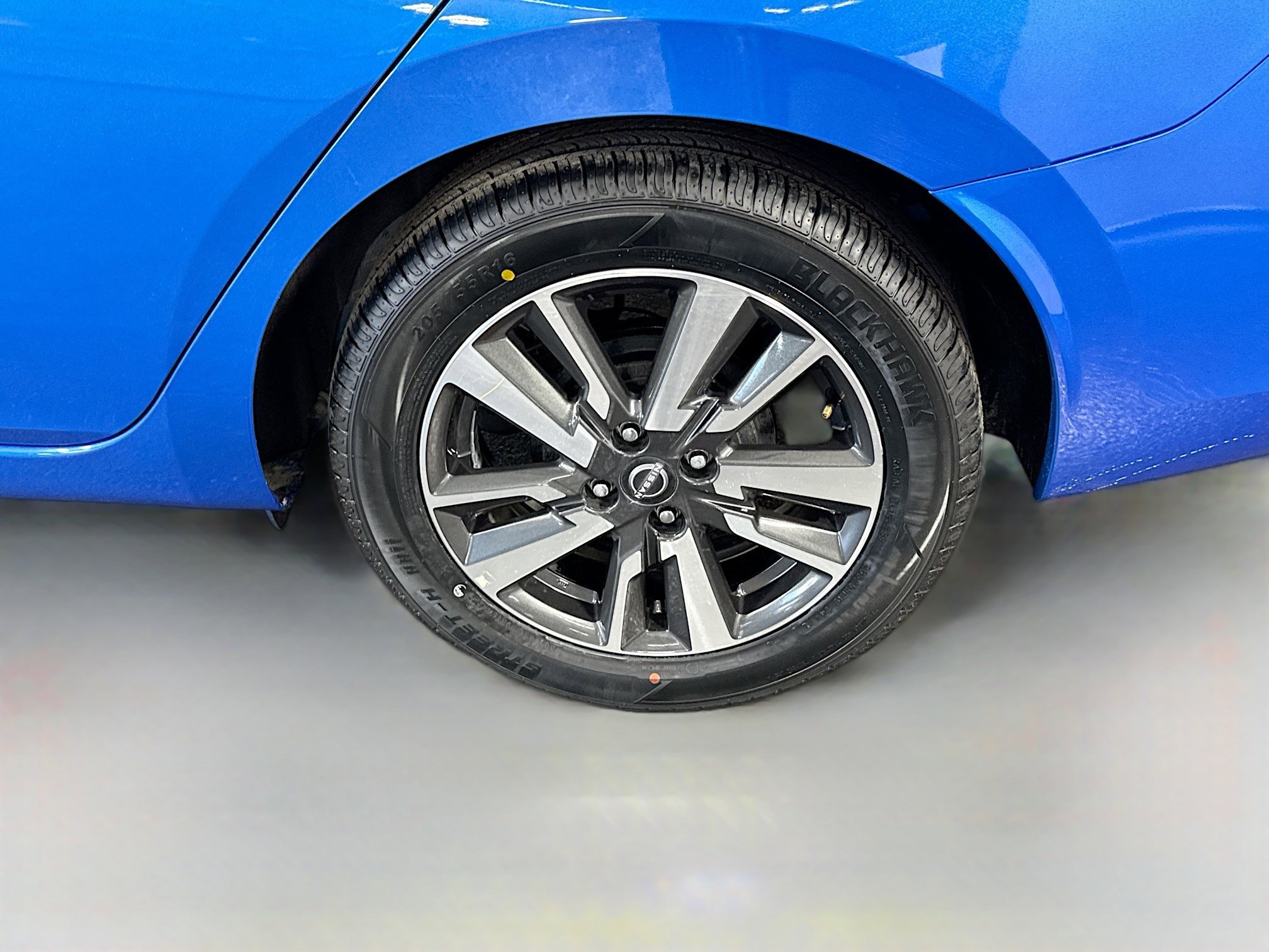 Used 2024 Nissan Versa SV w/ Trunk Package image 37