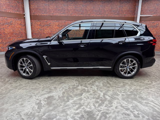 Used 2025 BMW X5 xDrive50e w/ Premium Package image 2
