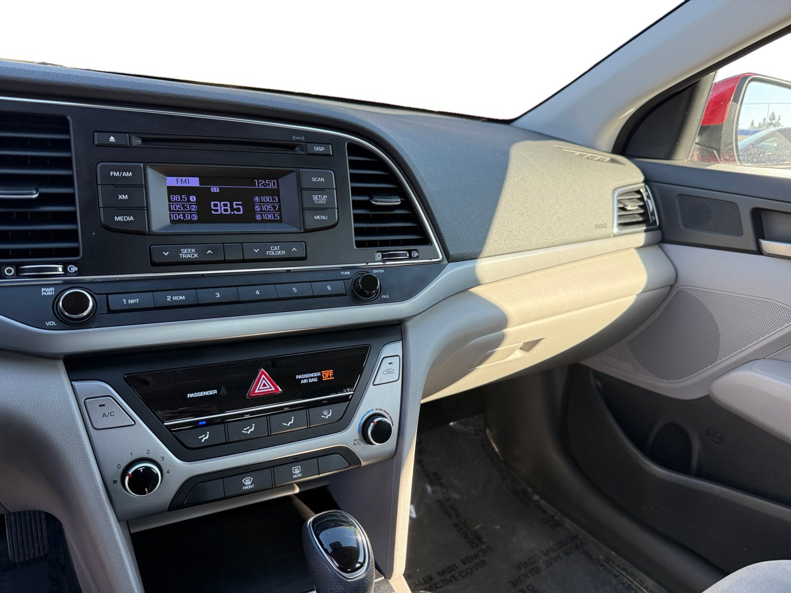 Used 2017 Hyundai Elantra SE image 12