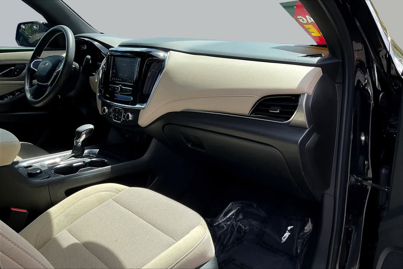 Used 2023 Chevrolet Traverse LS w/ Midnight/Sport Edition FWD image 16