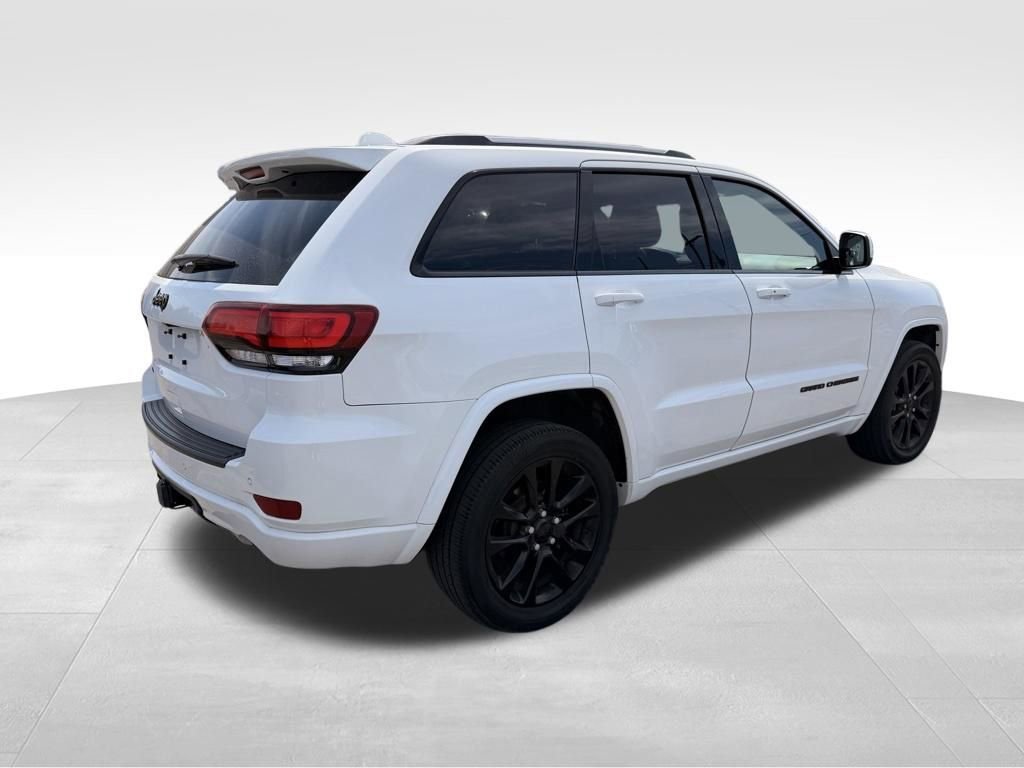 Used 2020 Jeep Grand Cherokee Altitude AWD/4WD image 3