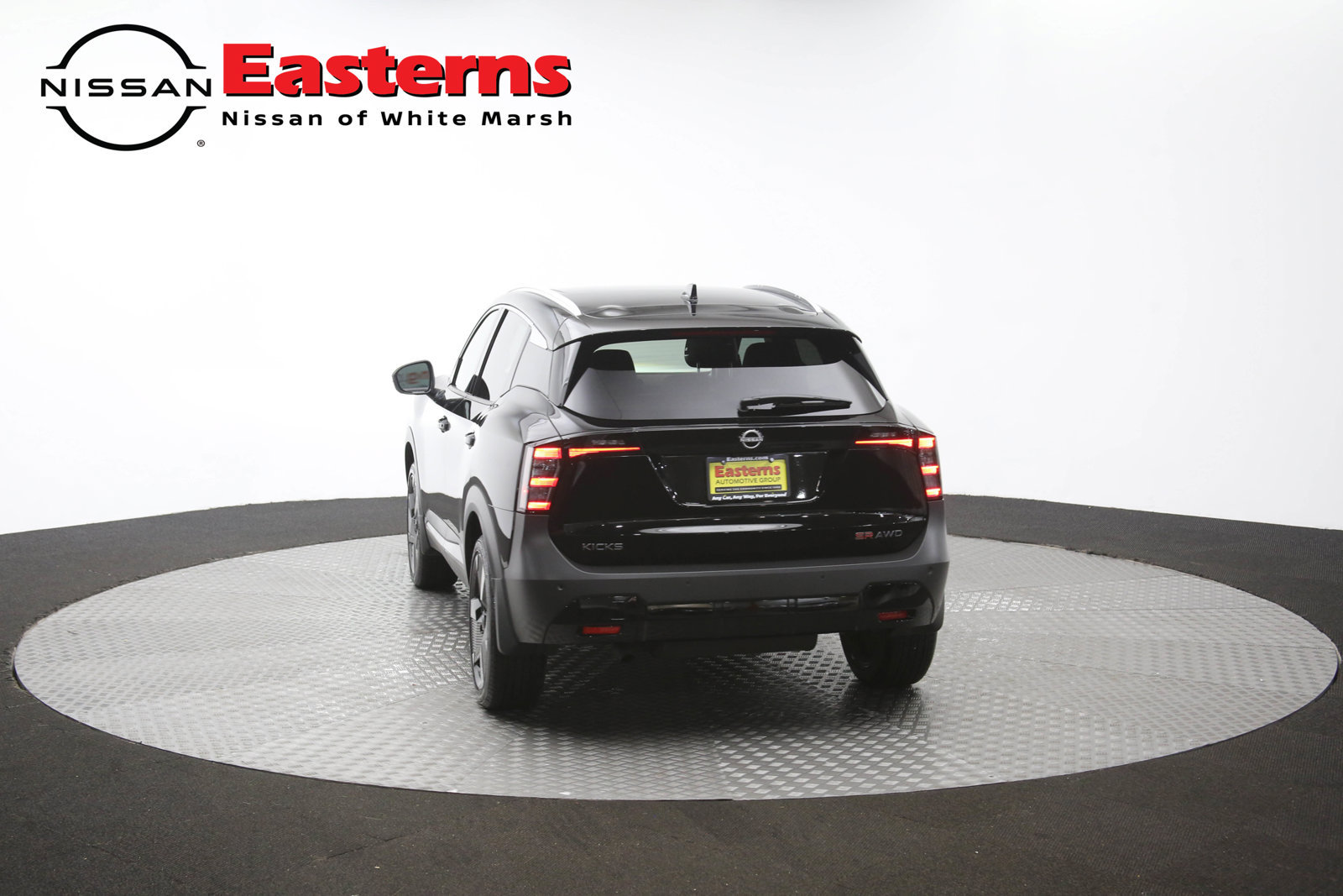 Used 2026 Nissan Kicks SR w/ SR Premium Package AWD/4WD image 39