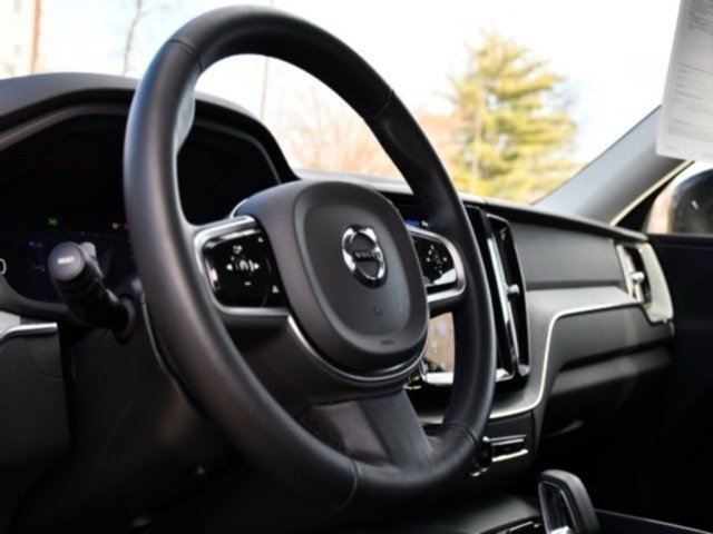 Certified 2025 Volvo XC60 B5 Plus image 11