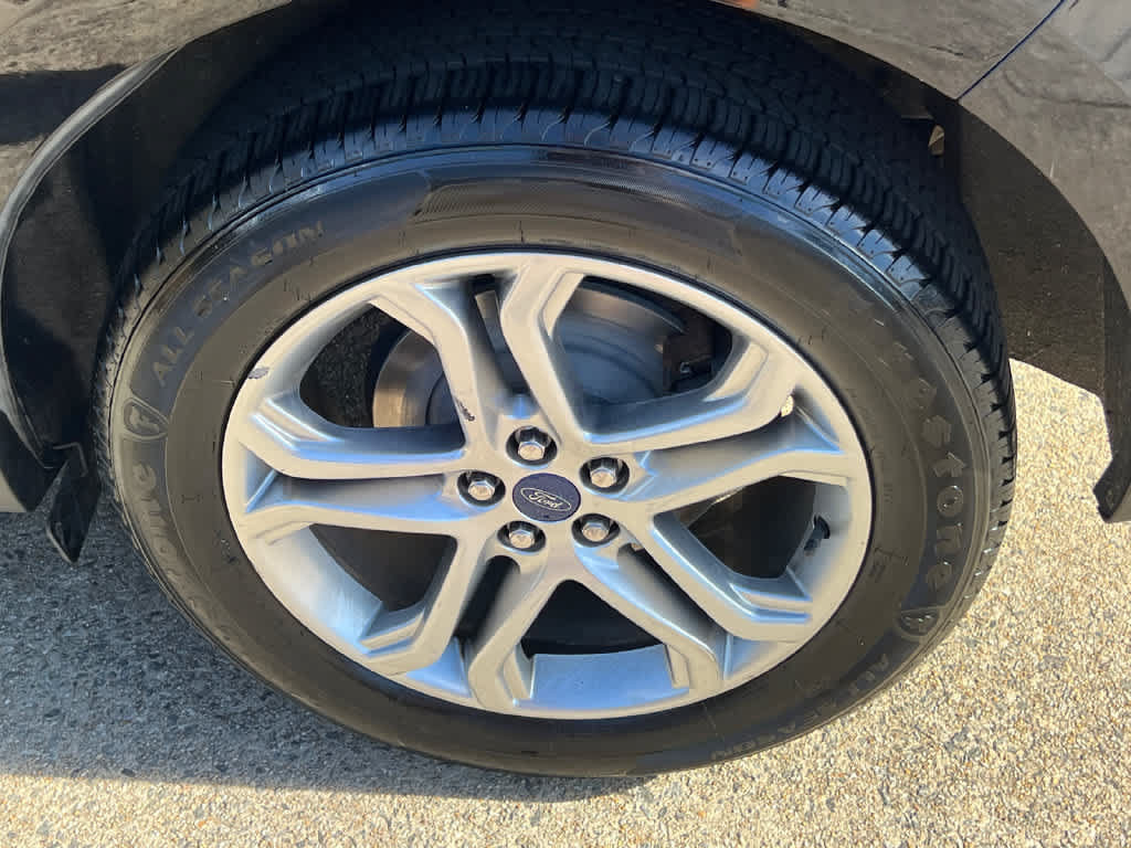 Used 2018 Ford Edge Titanium w/ Equipment Group 301A AWD/4WD image 22