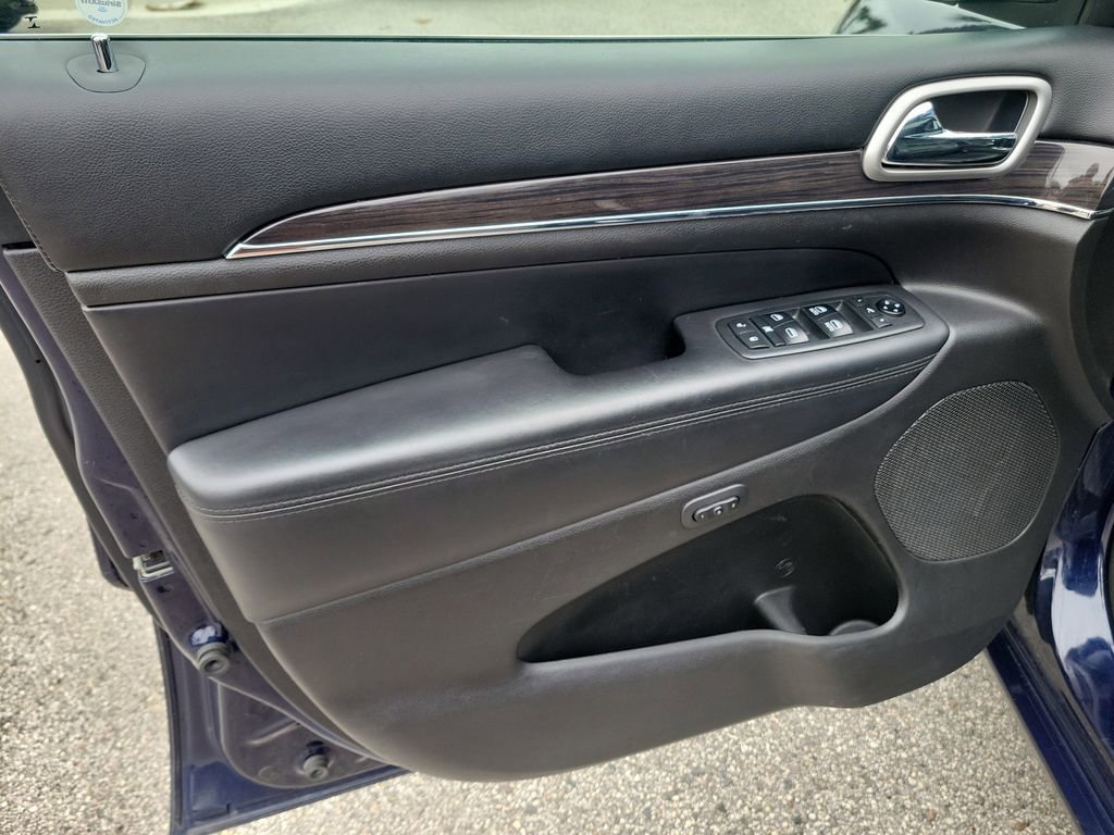 Used 2018 Jeep Grand Cherokee Overland AWD/4WD image 18