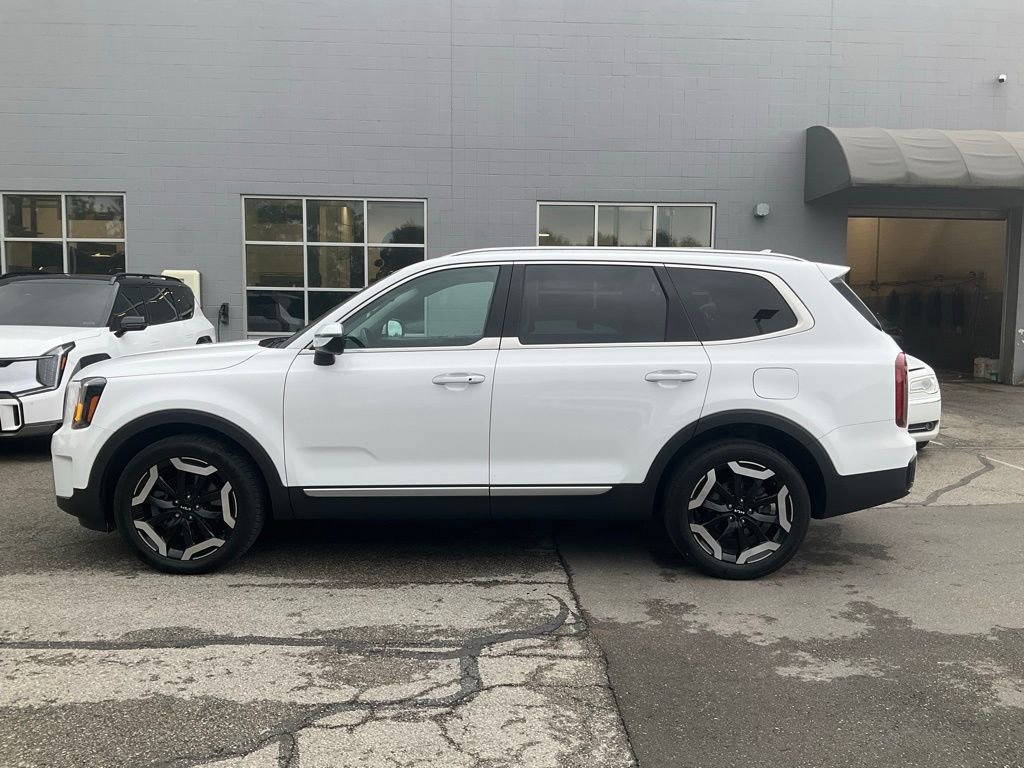 Used 2024 Kia Telluride S w/ S Sunroof Package FWD image 4