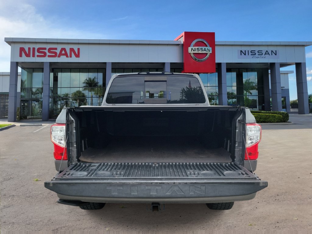 Used 2019 Nissan Titan SV w/ SV Convenience Package AWD/4WD image 11