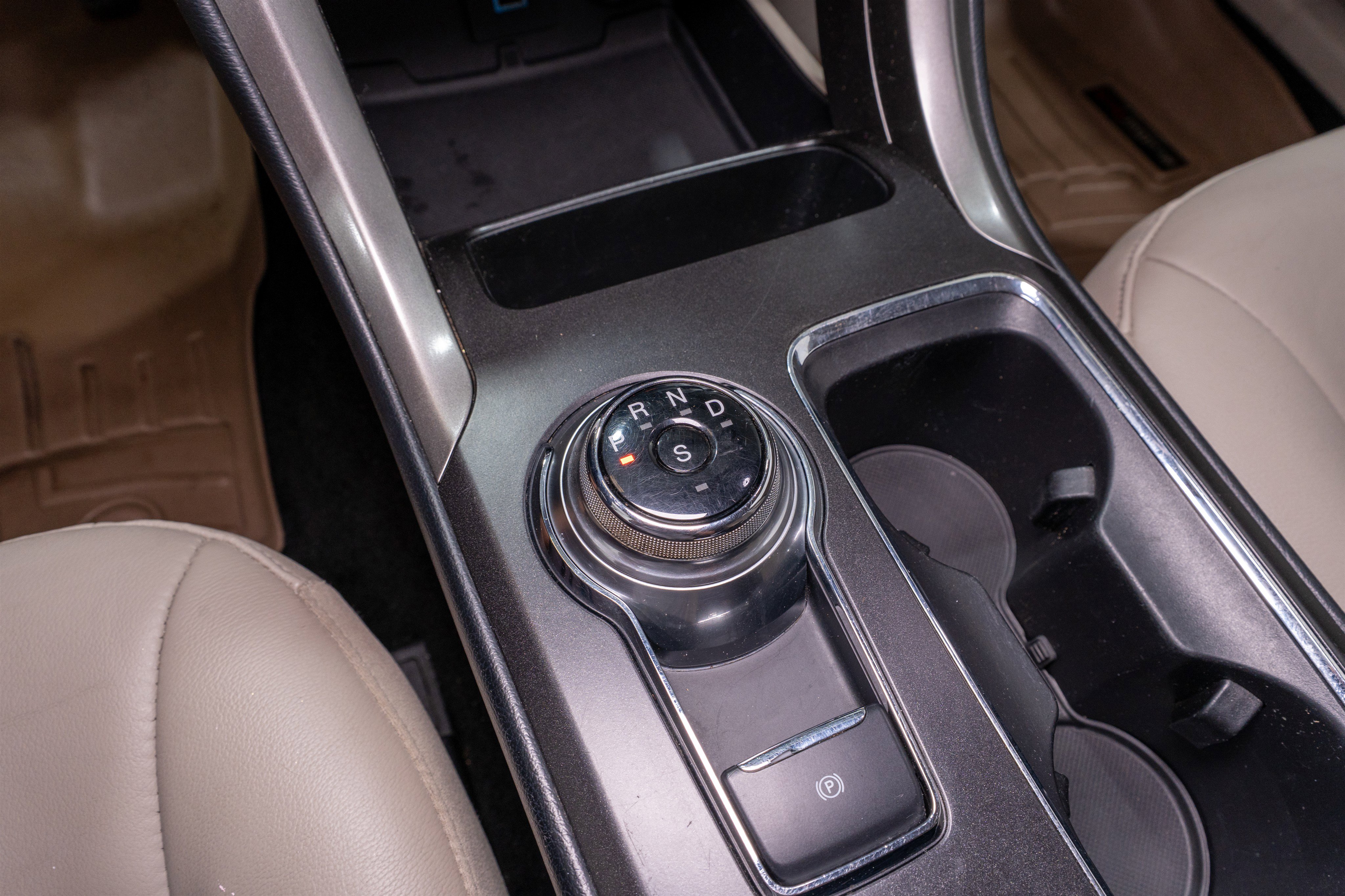 Used 2017 Ford Fusion SE image 19