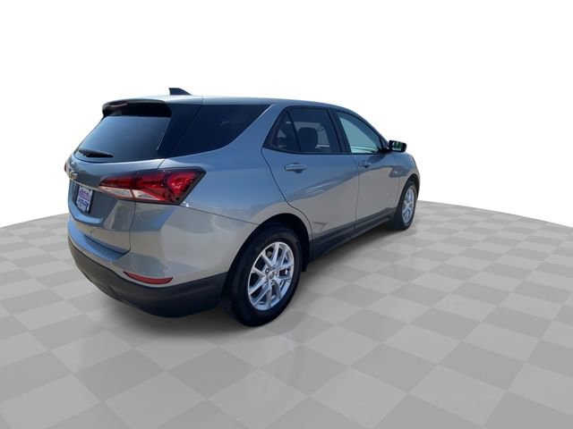 Used 2024 Chevrolet Equinox LS w/ LS Convenience Package FWD image 2