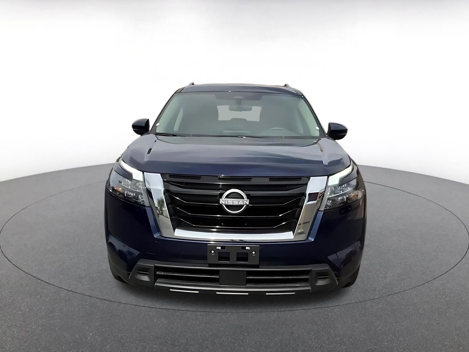 Used 2025 Nissan Pathfinder SV FWD image 4