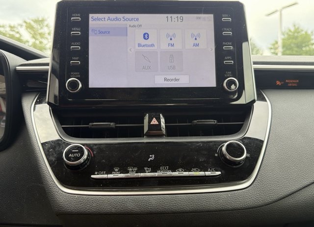 Used 2020 Toyota Corolla LE FWD image 16