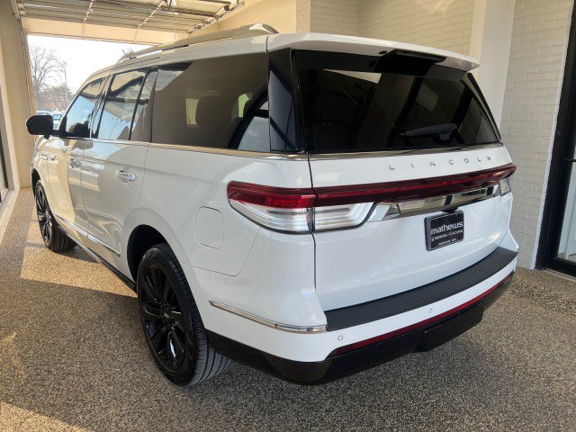 Used 2024 Lincoln Navigator Reserve AWD/4WD image 4