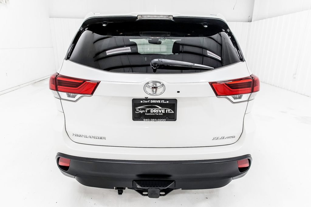 Used 2019 Toyota Highlander XLE AWD/4WD image 6