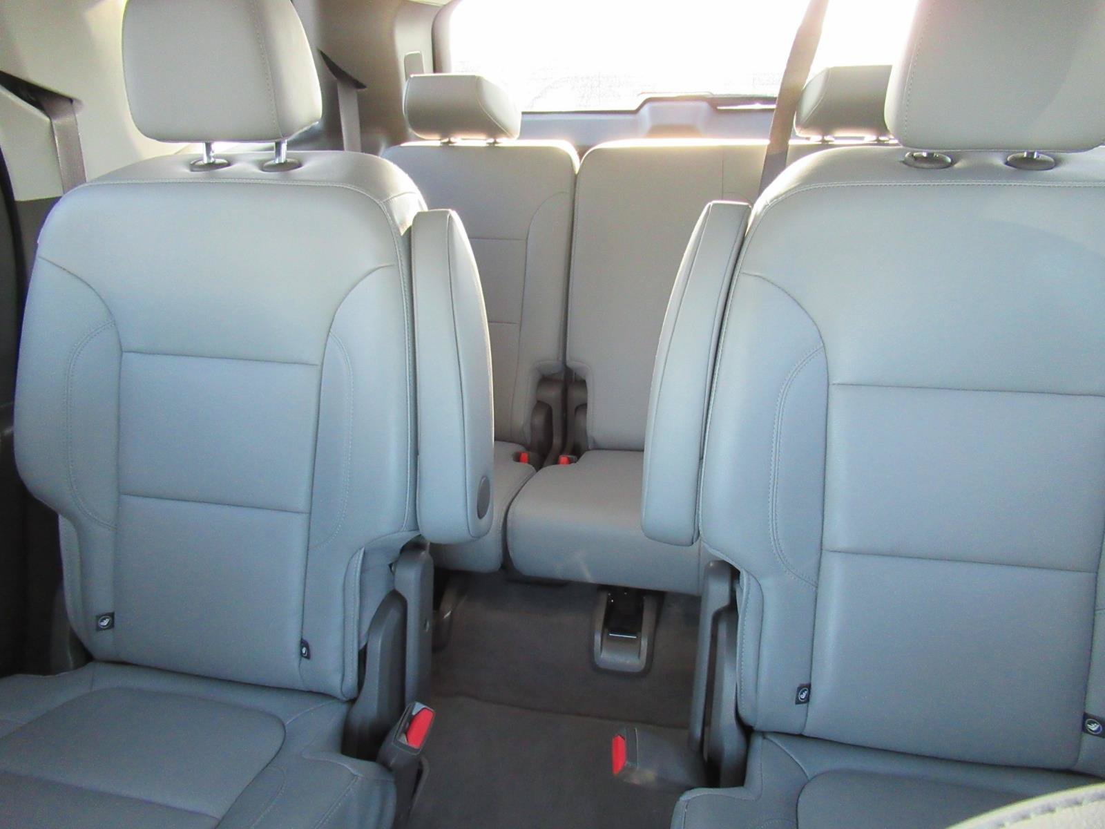 Used 2021 Chevrolet Traverse LT w/ LT Premium Package AWD/4WD image 18