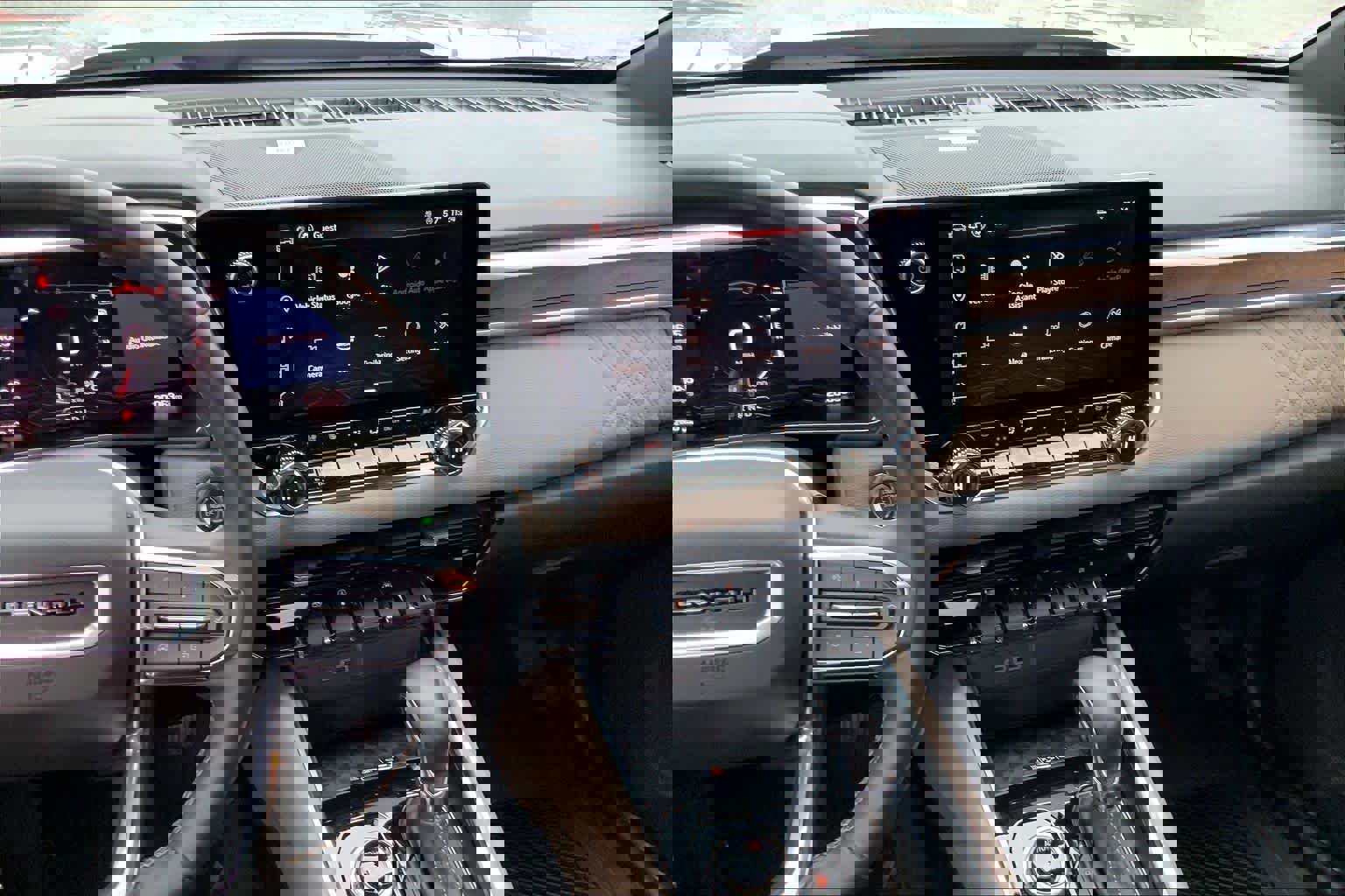 Used 2023 GMC Canyon Denali image 7