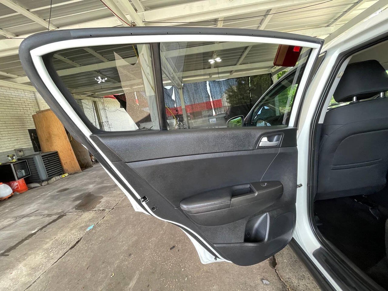Used 2020 Kia Sportage LX AWD/4WD image 7