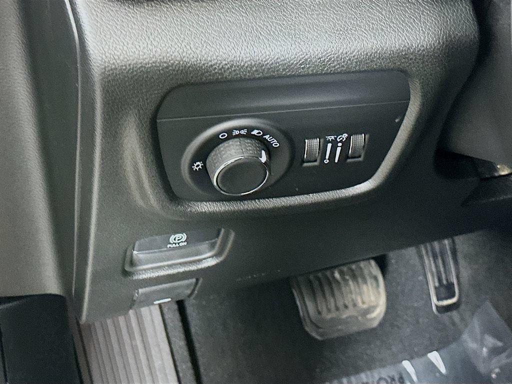 Certified 2023 Jeep Grand Cherokee Altitude AWD/4WD image 18