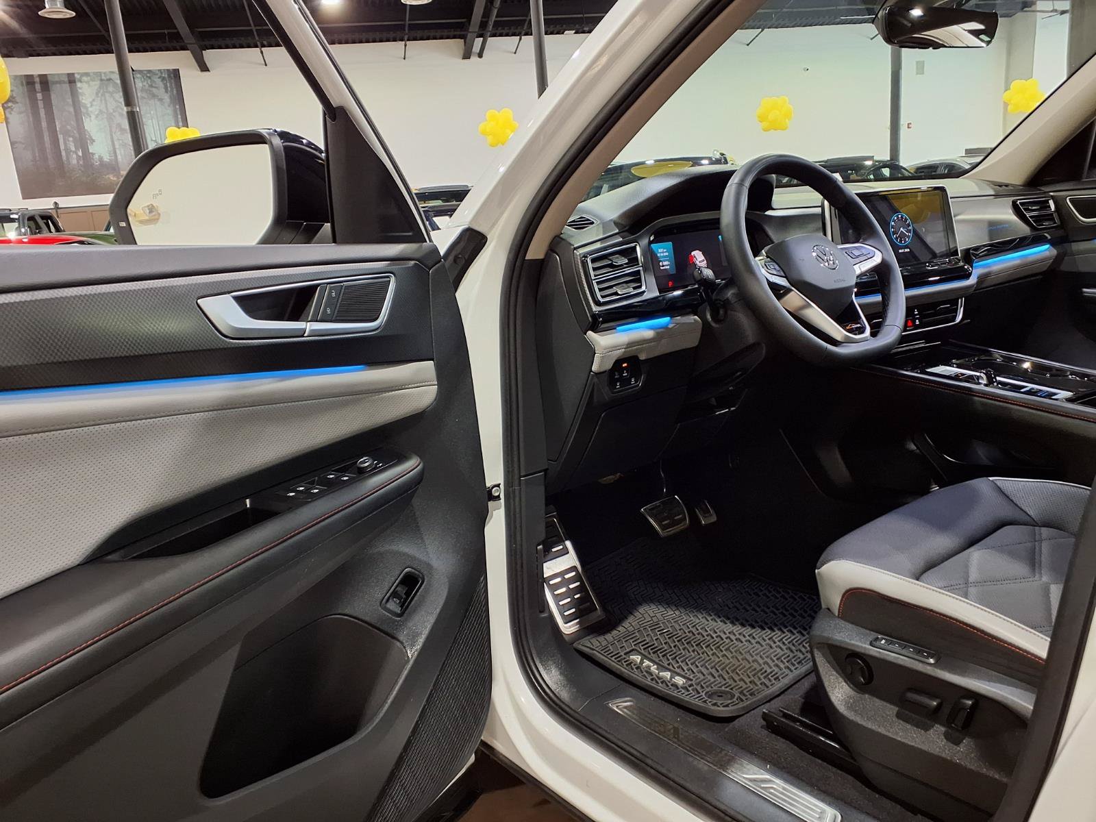 Used 2024 Volkswagen Atlas Peak Edition SEL AWD/4WD image 20