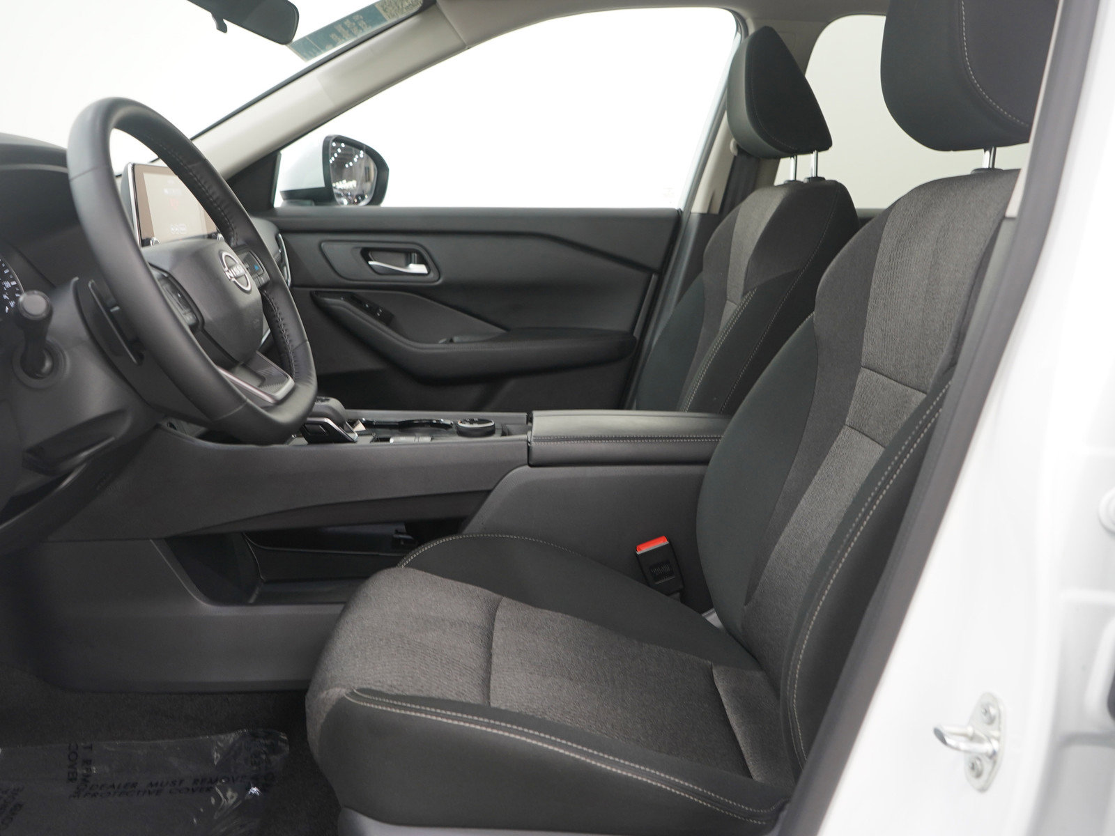 Used 2025 Nissan Rogue SV image 24