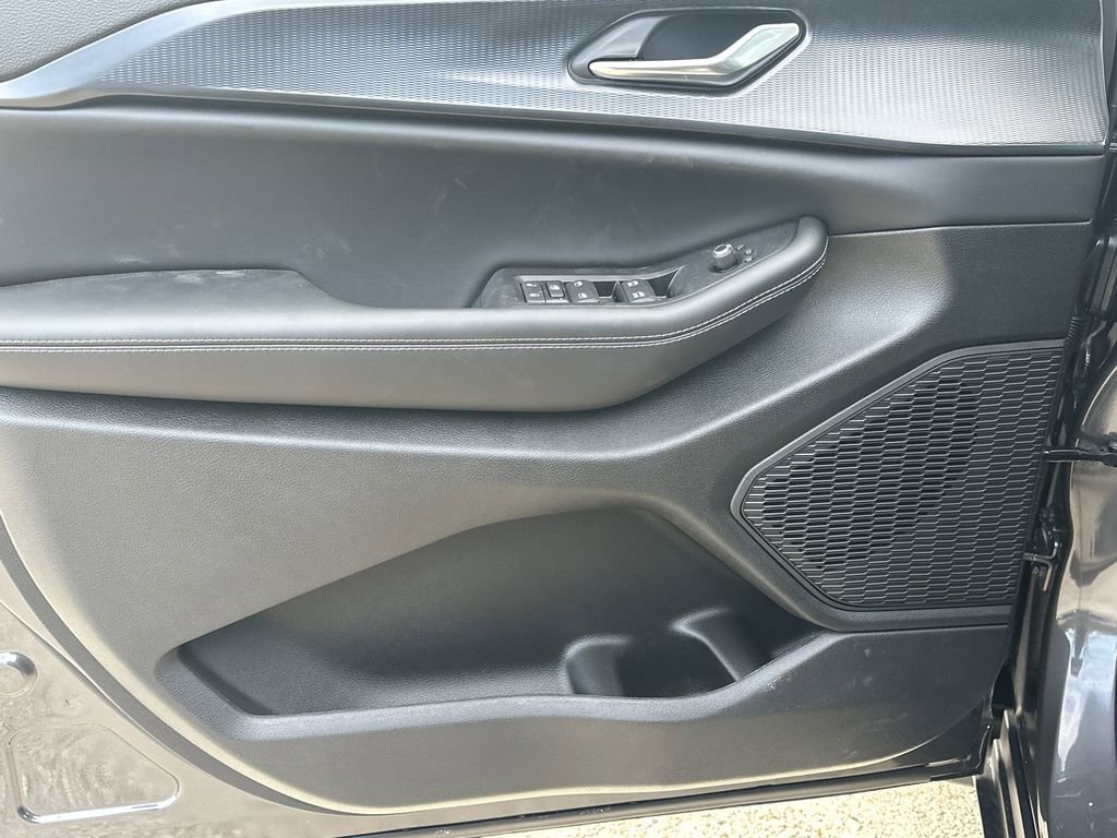 New 2025 Jeep Grand Cherokee Altitude image 10