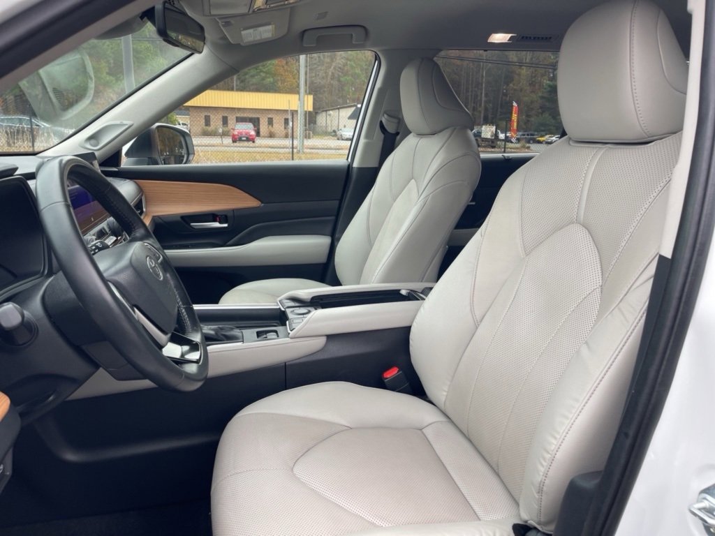 Used 2024 Toyota Grand Highlander Limited image 13