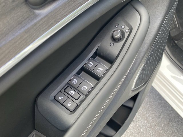 New 2025 Jeep Grand Cherokee L Overland image 13