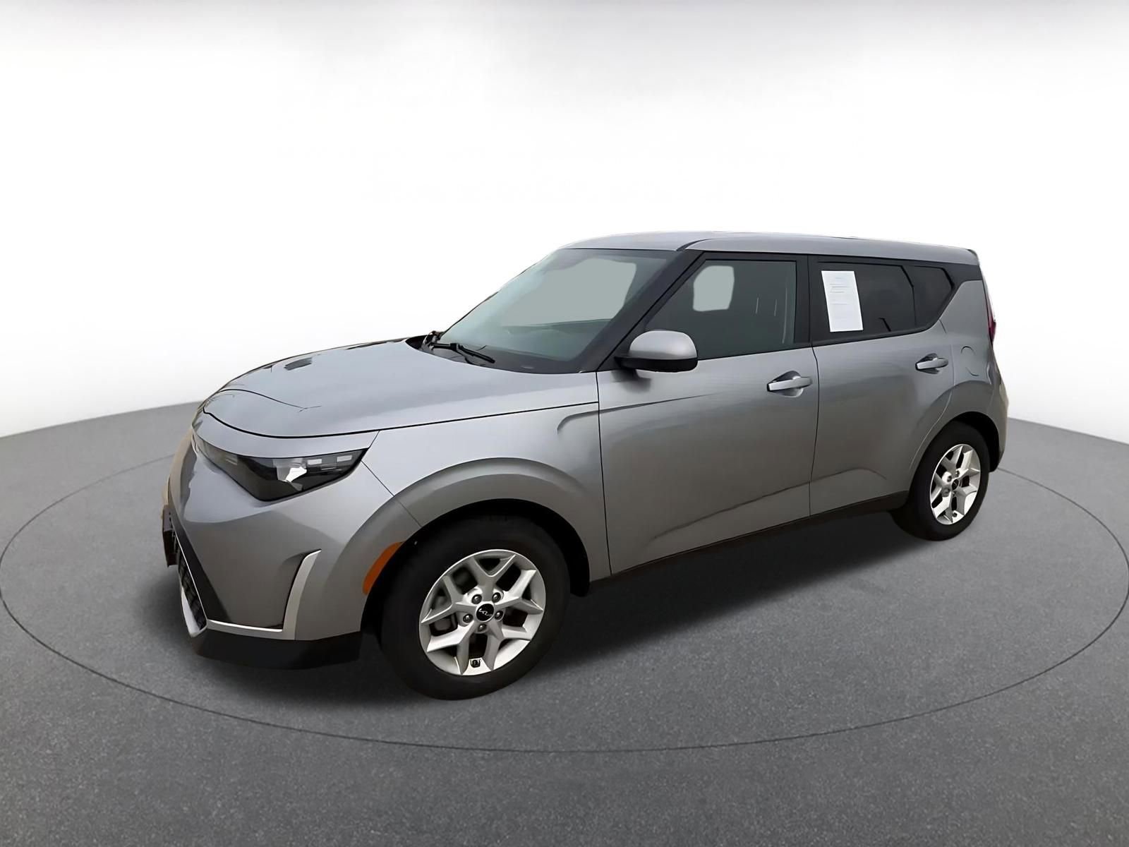 Used 2025 Kia Soul LX w/ LX Technology Package FWD image 8