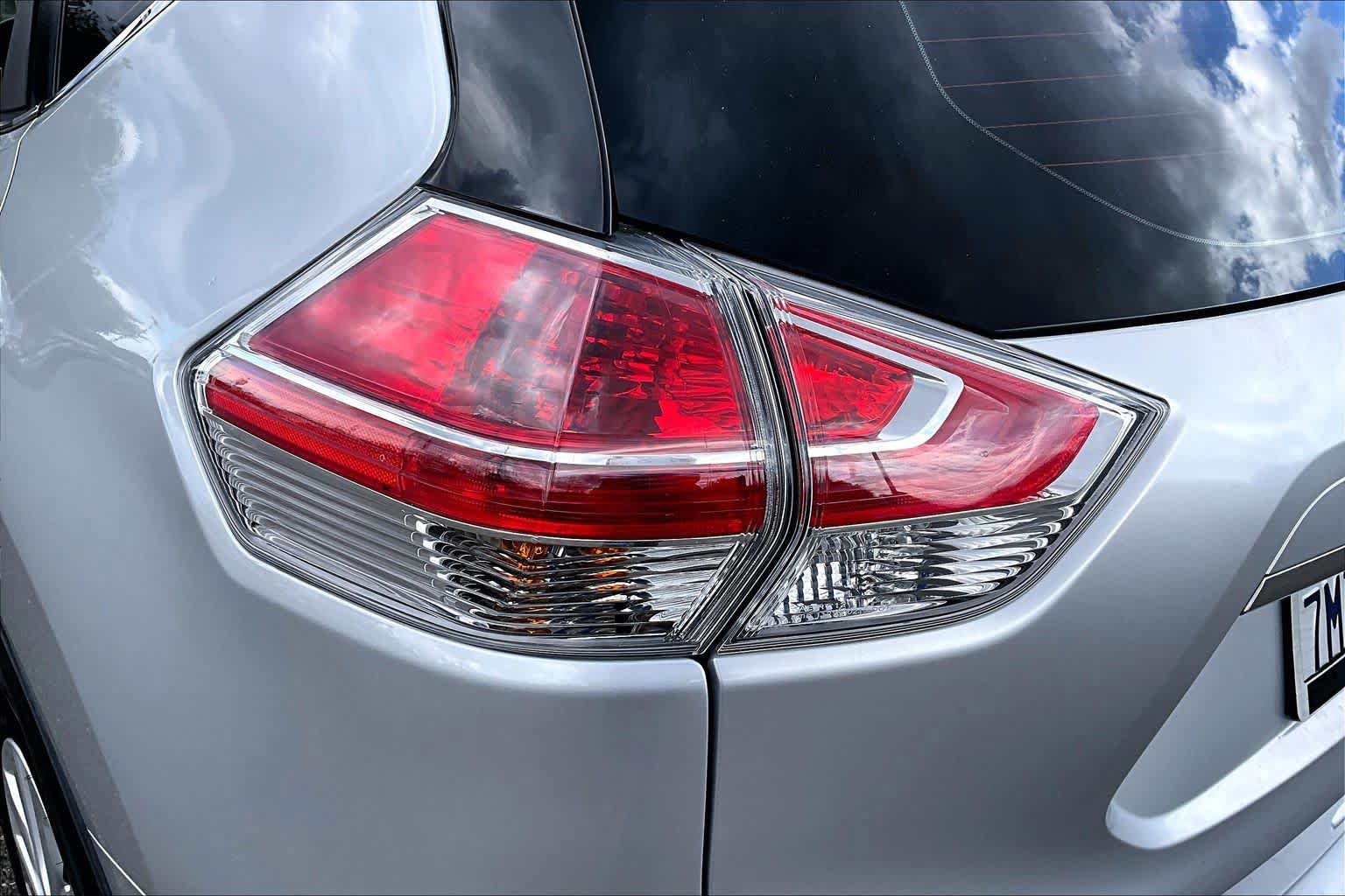 Used 2015 Nissan Rogue S FWD image 28