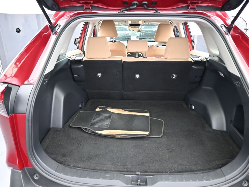 Used 2019 Toyota RAV4 LE image 38