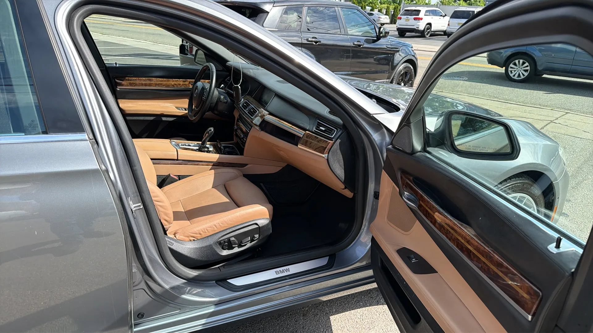 Used 2015 BMW 750Li xDrive w/ Executive Package AWD/4WD image 24