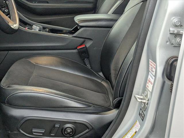 Used 2023 Jeep Grand Cherokee L Laredo image 15