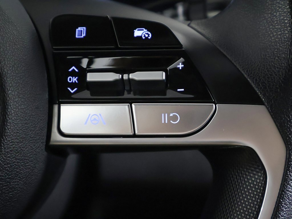 Used 2024 Hyundai Elantra SEL image 35