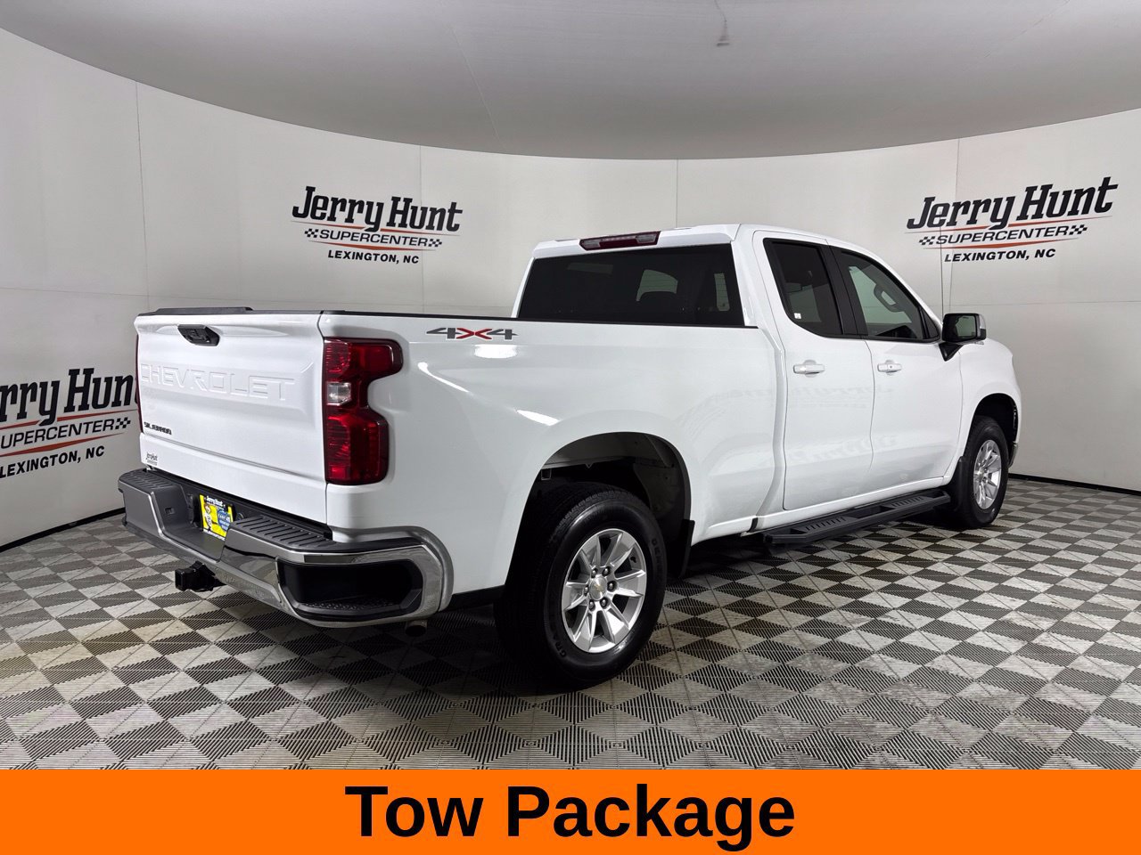 Used 2023 Chevrolet Silverado 1500 LT AWD/4WD image 6