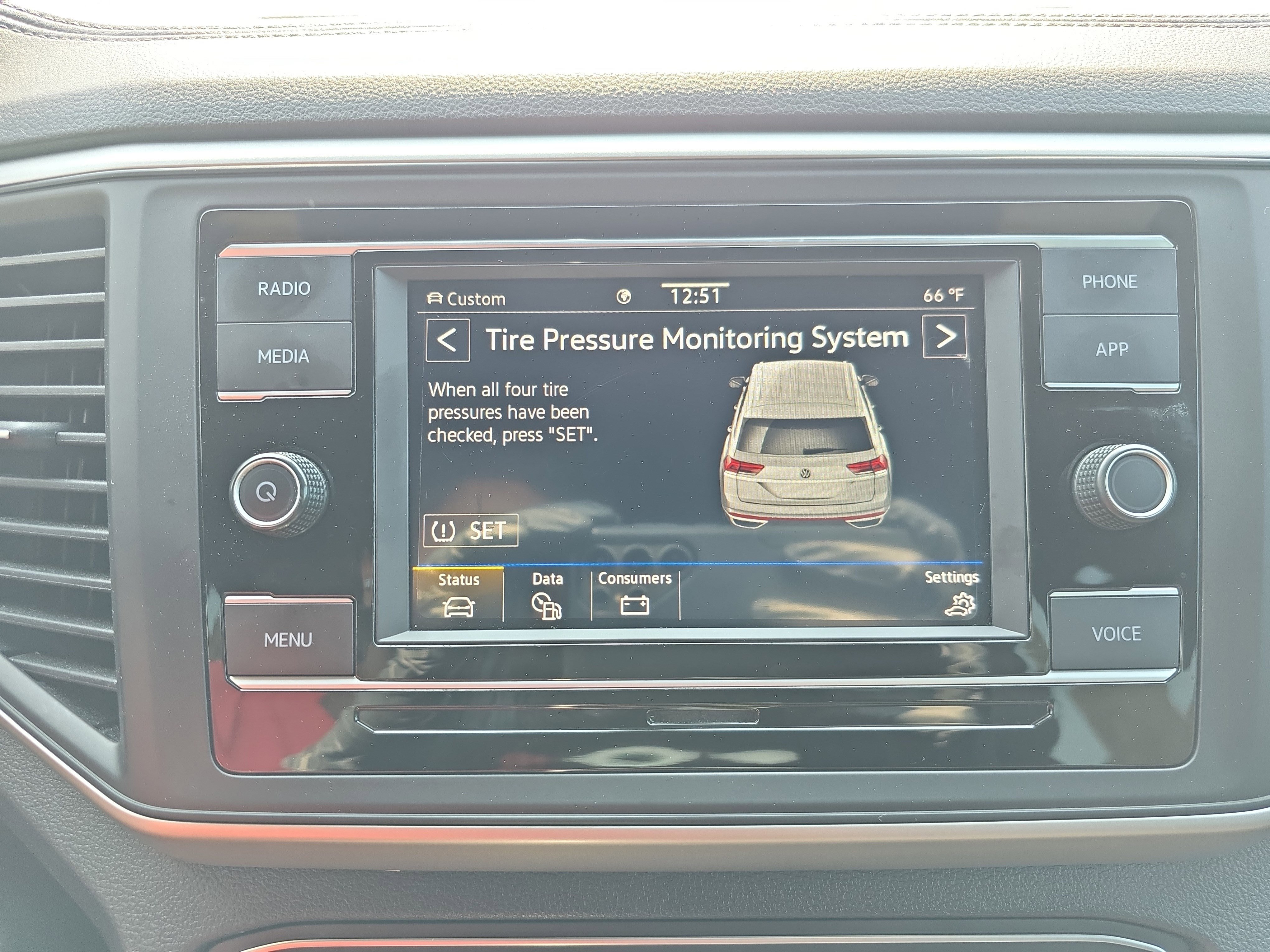 Used 2022 Volkswagen Atlas Cross Sport SE image 19