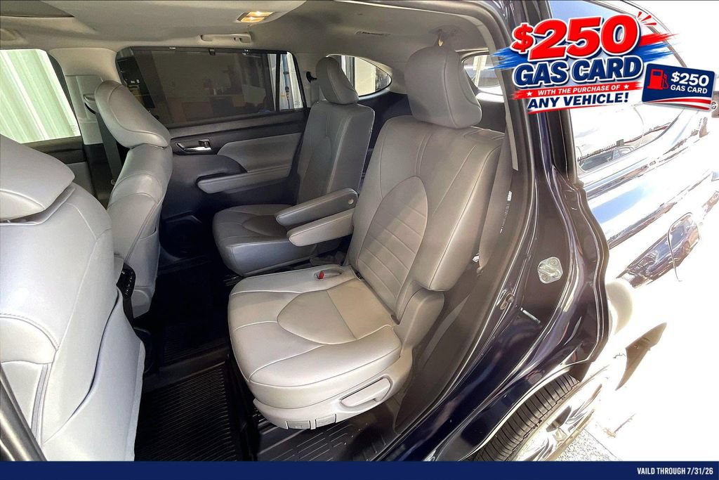 Used 2023 Toyota Highlander XLE AWD/4WD image 26