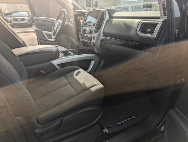Used 2020 Nissan Titan SV w/ SV Convenience Package RWD image 28