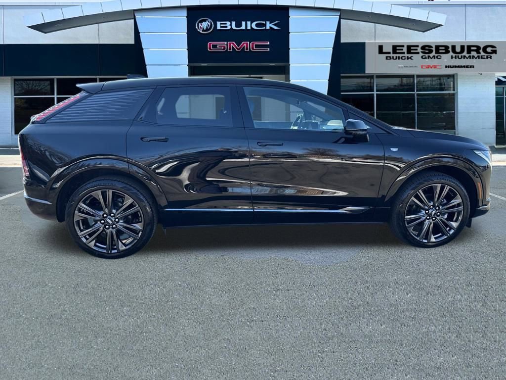 Used 2025 Cadillac Optiq Sport 2 image 7