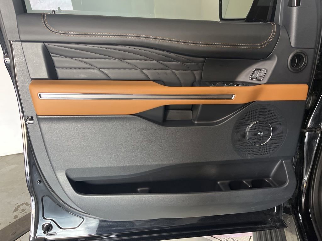 Used 2023 Ford Expedition Max Platinum image 28