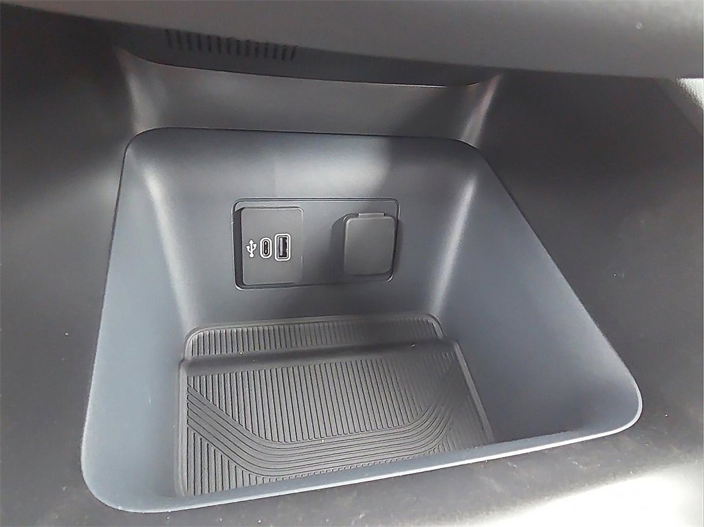 New 2026 Ford Explorer Active image 16