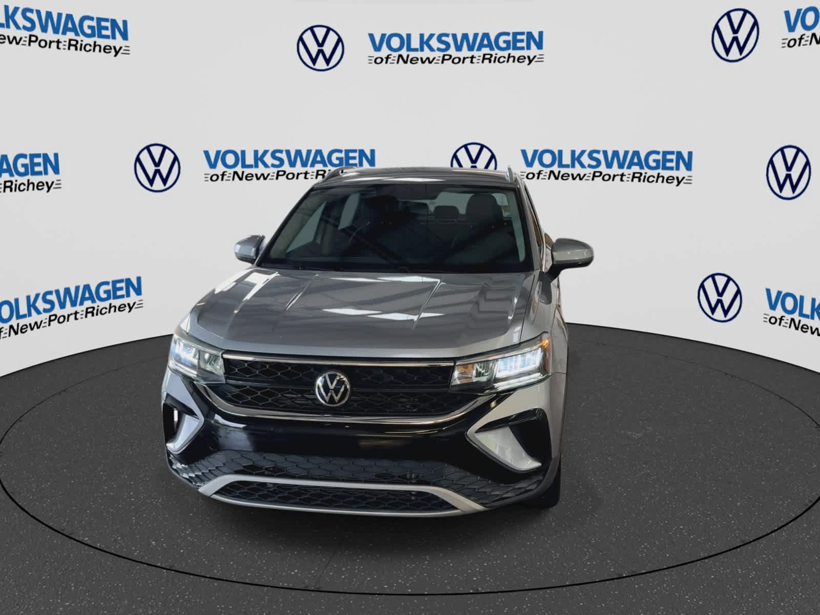 Used 2022 Volkswagen Taos SE FWD image 3